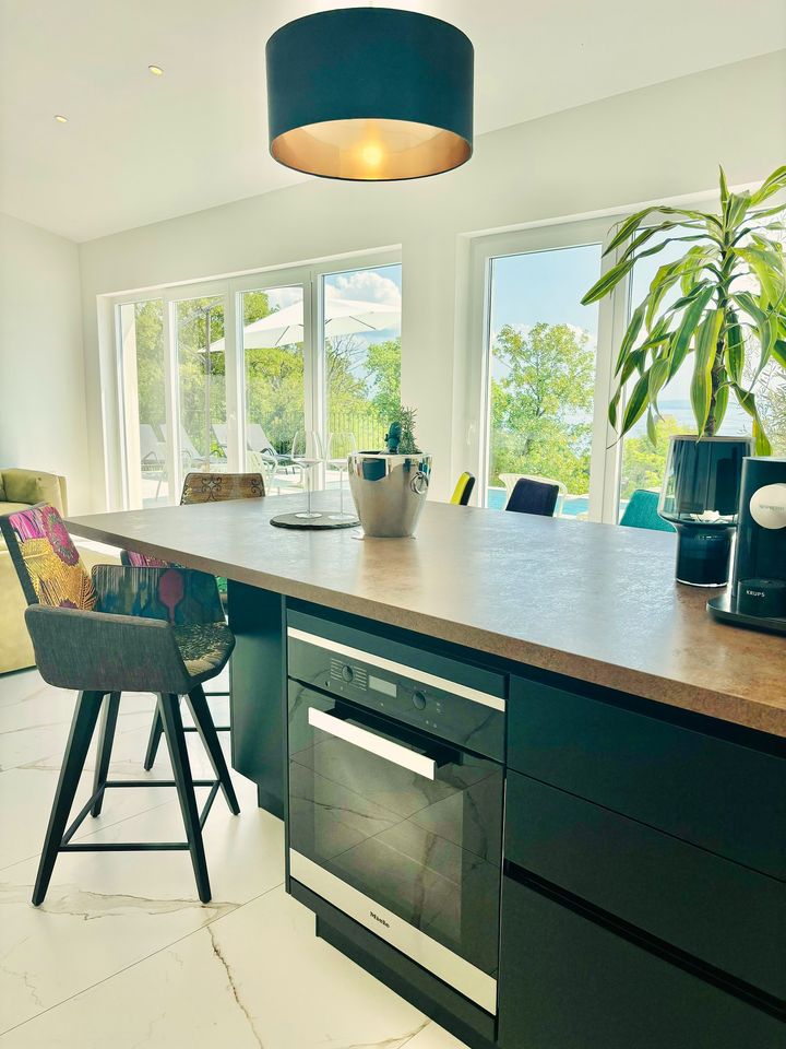 island kitchen, playful chairs, sweeping sea view